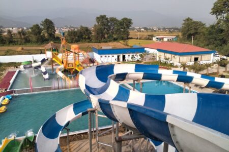 सैनामैनामै पहिलो पटक स्विमिङ पुलसहितको सुविधायुक्त पार्टी प्यालेस संचालनमा