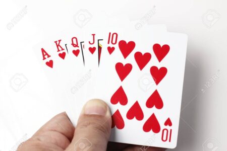 प्रहरीको सक्रियतामा  : नगद ४९ हजार सहित शुद्धोधनबाट ८ जुवाडे पक्राउ