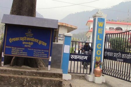 ईलाका प्रहरी कार्यालय बुटवलमा कार्यरत प्रहरी हवल्दार र उनको श्रीमती ४ लाख घुससहित अख्तियारको फन्दामा