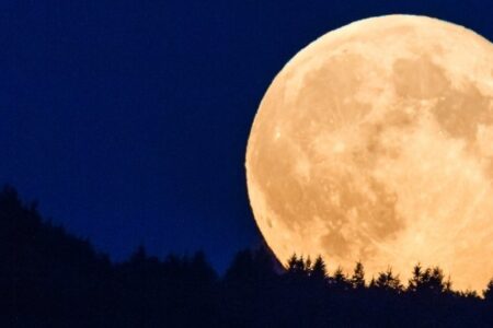 चन्द्रमामा पानी भेटिएको नासाको दाबी