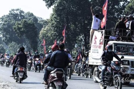 राजा आउ देश बचाउ भन्दै उर्लिए नवलपुरबासी सडकमा