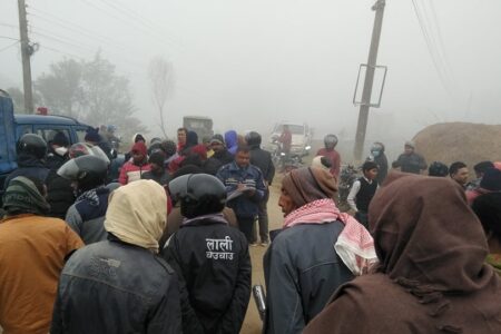 रामग्राममा मोटरसाईकल ठोक्किँदा परासीका दुई जना घाइते