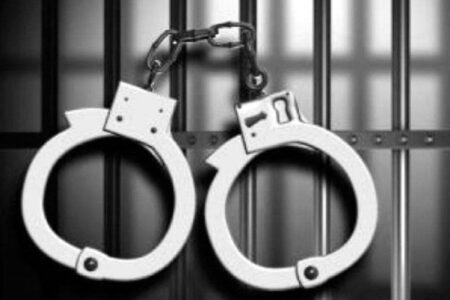 चरेश जस्तो देखिने कालो पदार्थ सहित बाजुरामा १ महिला पक्राउ