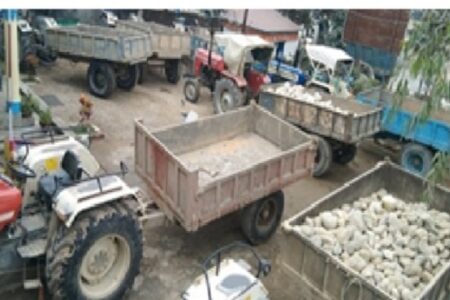 पुर्वी नवलपरासीमा नदिजन्य पर्दाथ चोरीमा संलग्न १९ वटा ट्याक्टर प्रहरीको नियन्त्रणमा