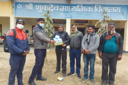 समाजसेवी गुड्डु गुप्ताद्वारा विधालयमा दोस्रो चरणको स्वास्थ्य सामाग्री हस्तान्तरण