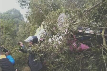 अर्घाखाँचीमा आज भएको बस दुर्घट्नामा परि १३ जना घाइते
