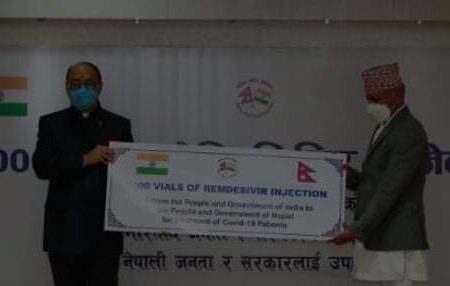 काठमाडौं आइपुग्यो भारतले अनुदानमा दिएको १० लाख कोभिडशिल्ड  खोप