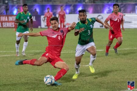 थ्री नेसन्स कप अन्तराष्ट्रिय फुटबलको दोस्रो खेलमा नेपालले आज बंगलादेशसँग प्रतिस्पर्धा गर्दै