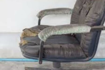 १० वर्ष अगाडी कवाडीसँग किनेको कुर्सीले चम्काइदियो भाग्य, रातारात बने करोडपति