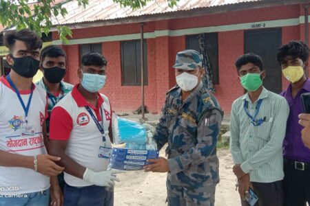 योगदान राष्ट्रको लागि नवलपरासीद्वारा प्रहरी चौकी तथा सशस्त्र प्रहरी बलमा स्वास्थ्य सामाग्री हस्तान्तरण