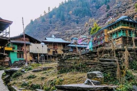 एउटा यस्तो गाउँ : जहाँ देवताको डरले कोरोनाविरुद्धको खोप लगाउन मान्दैनन