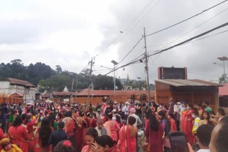 तीजमा पुशपतिनाथ : ढोका बाहिरबाटै दर्शन, मन्दिर परिसरमा नाचगान