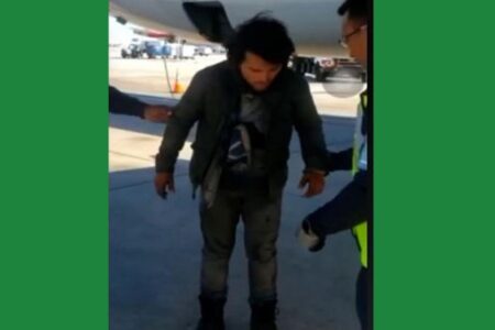 विमानको ल्यान्डिङ गियरमा लुकेर ग्वाटेमालाबाट अमेरिका कसरी पुगे यी युवक ?