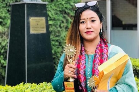 जानुका तामाङलाइ ‘उखु गुलियो’ गीतबाट सगरमाथा बेष्ट अवार्ड