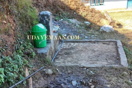 पानी अभाव : घरबाटै पानी बोक्न बाध्य विद्यार्थी