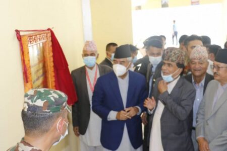 प्रधानमन्त्री शेरबहादुर देउवाद्वारा बुटवलमा निर्मित बुटवल सम्मेलन केन्द्रको उद्घाटन