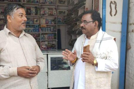 नवलपरासी क्षेत्र नं. २ का स्वतन्त्र उम्मेद्वार विजय अग्रहरि चुनावी घरदैलो अभियानमा