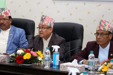 मतदान अधिकृत र सहायकलाई प्रशिक्षण