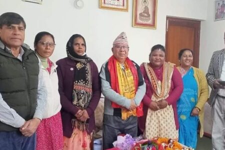 एकीकृत समाजवादीका अध्यक्ष माधवकुमार नेपाल र नेता घनश्याम भुसालबीच भेटवार्ता