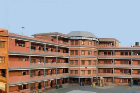 एभरेष्ट इ.बो. स्कुल बुटवलमा ट्राफिक सचेतना तथा लागुपदार्थ दुव्र्यसनी विरुद्धको सचेनता कार्यक्रम सम्पन्न